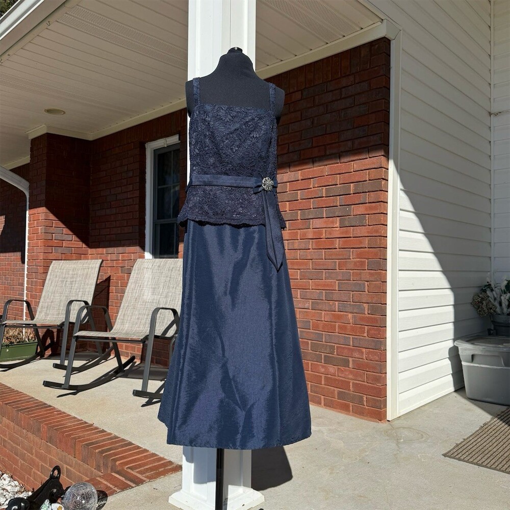 KM Collections Navy Lace Peplum Evening Gown Dress Womens Size 16 Long classic